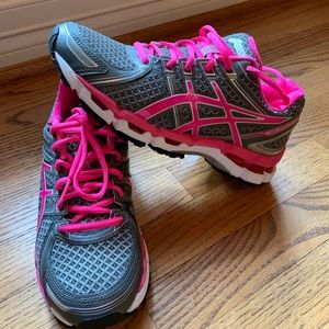 NWT ASICS Gel running shoes 7.5M